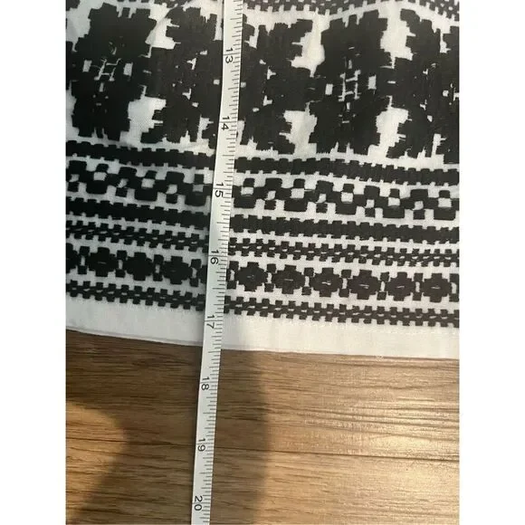 J. Marie White Mini Skirt with Black Embroidery Size S - Picture 7 of 9